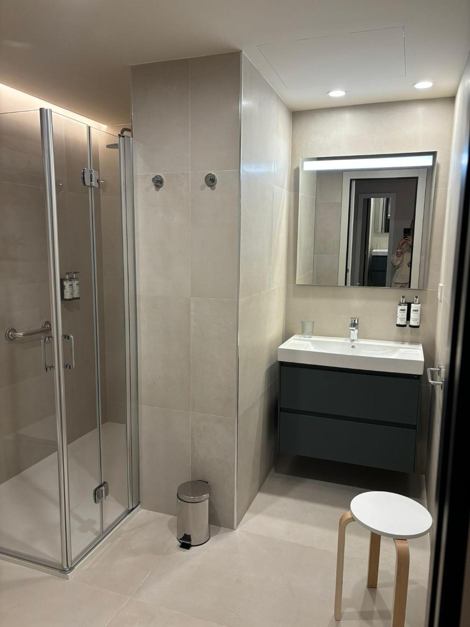 Apartamentos Joaquin Costa Santander Luaran gambar