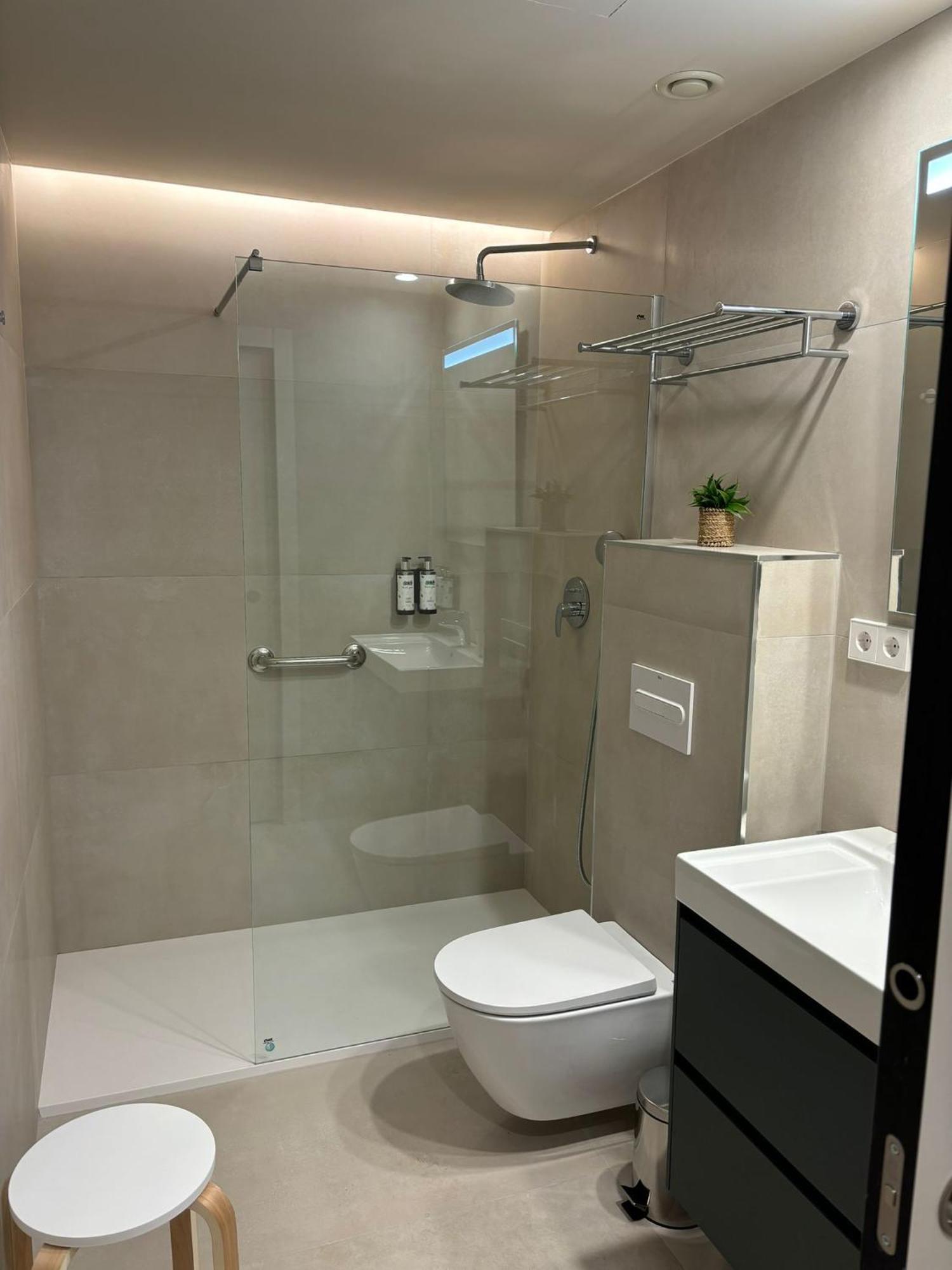 Apartamentos Joaquin Costa Santander Luaran gambar