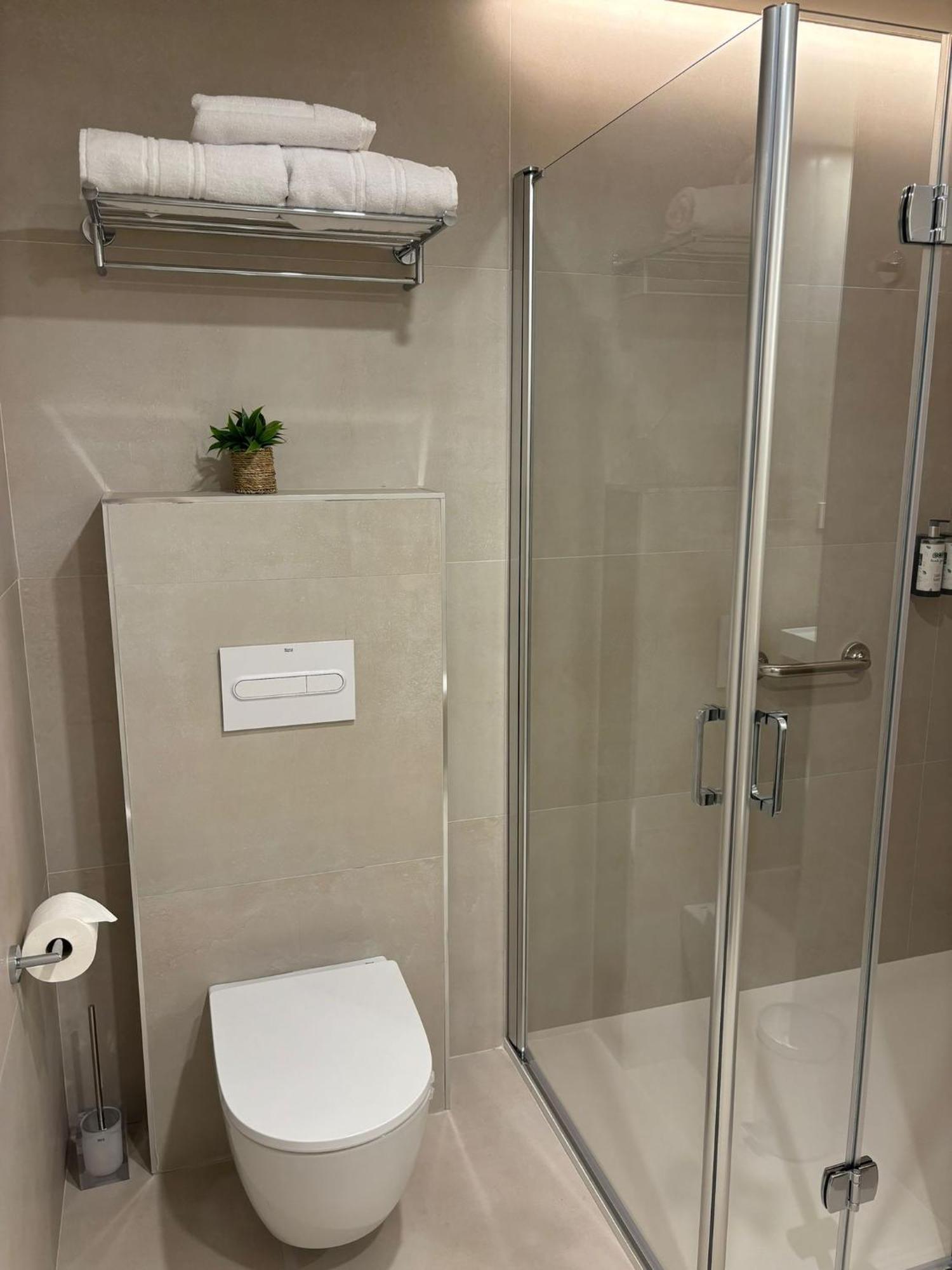 Apartamentos Joaquin Costa Santander Luaran gambar