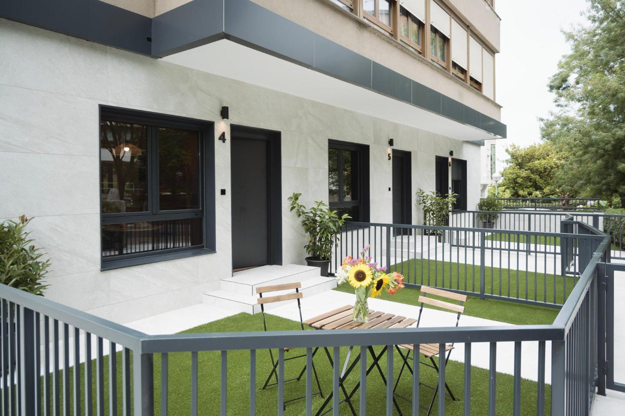 Apartamentos Joaquin Costa Santander Luaran gambar