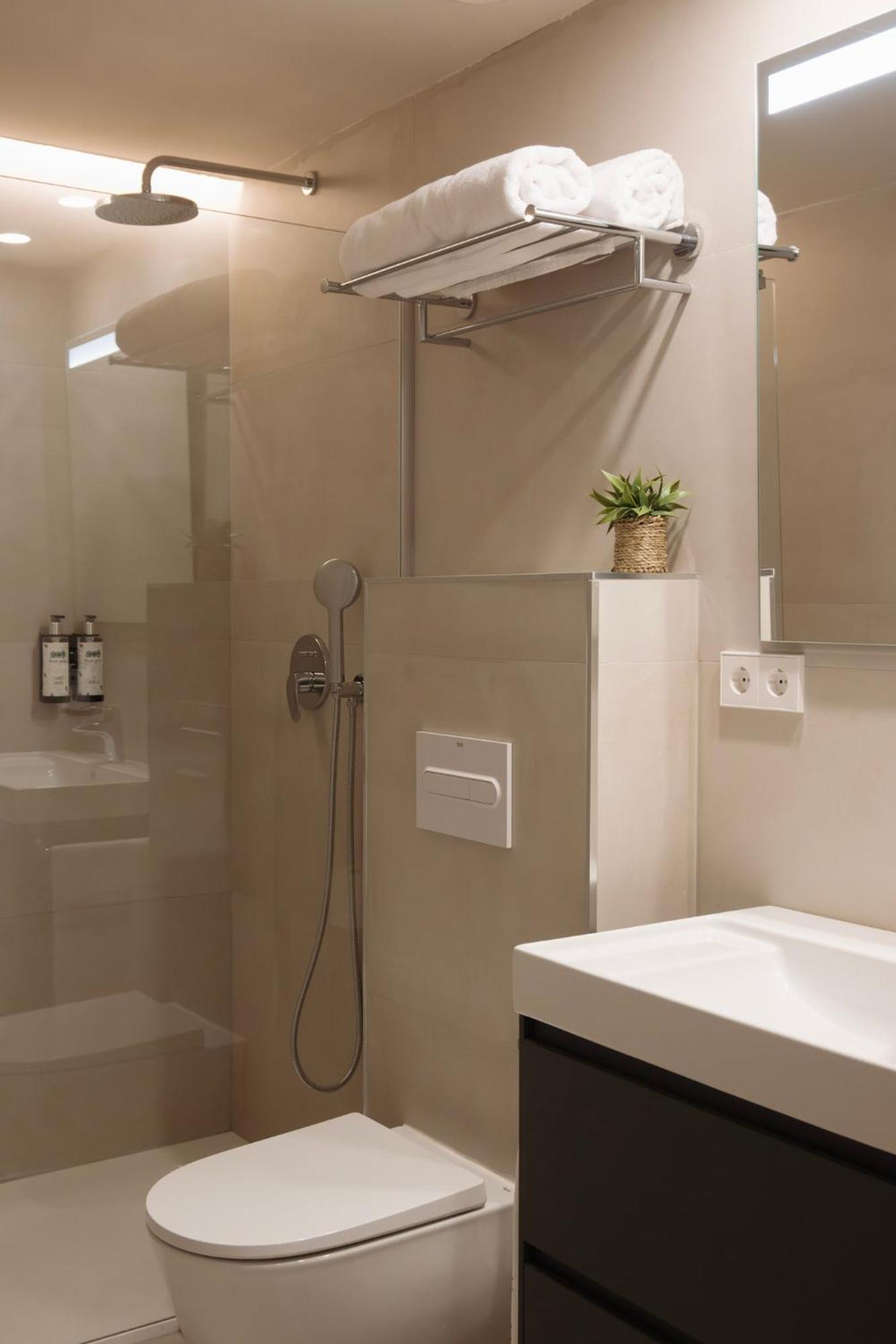 Apartamentos Joaquin Costa Santander Luaran gambar