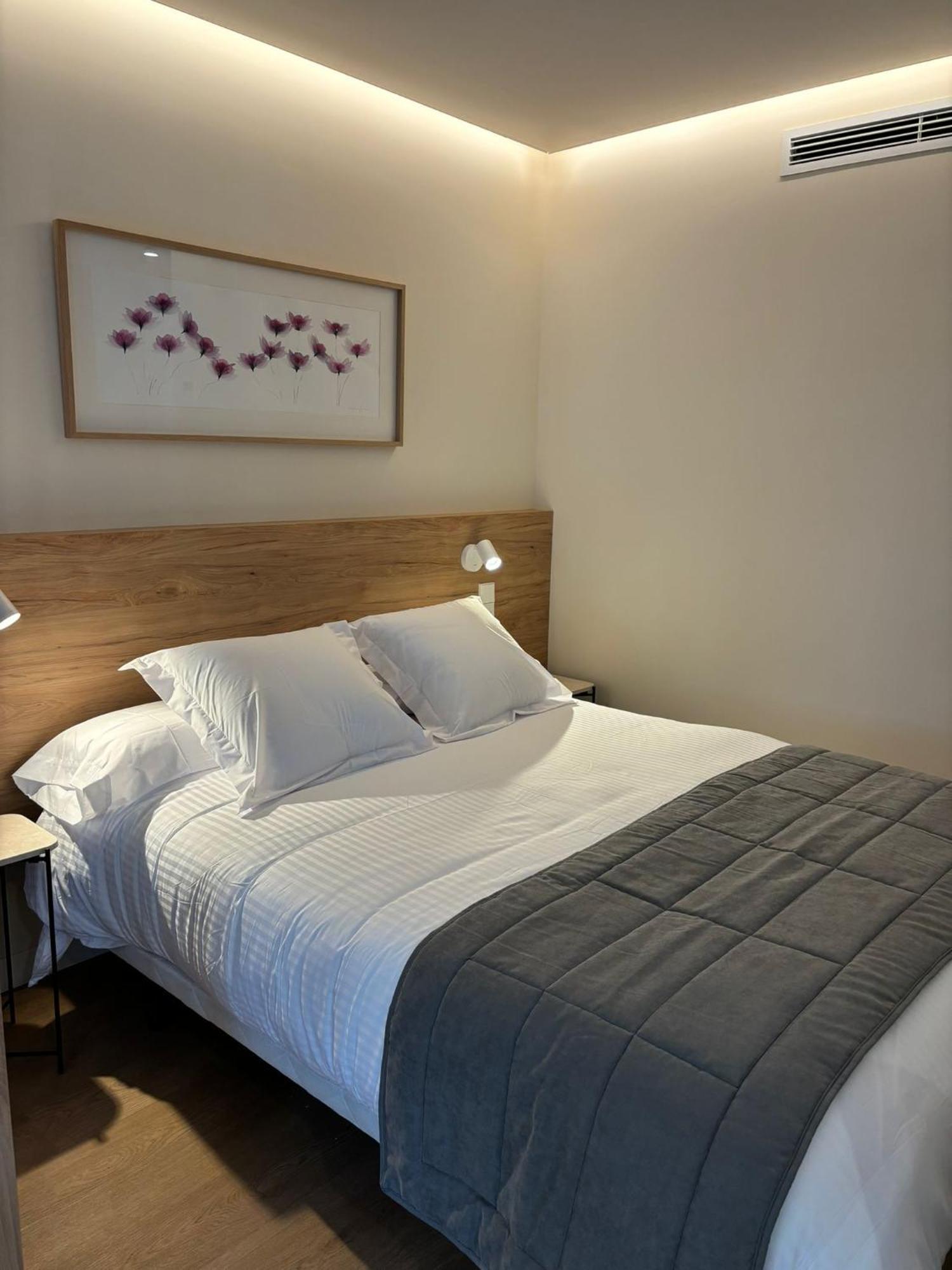Apartamentos Joaquin Costa Santander Luaran gambar