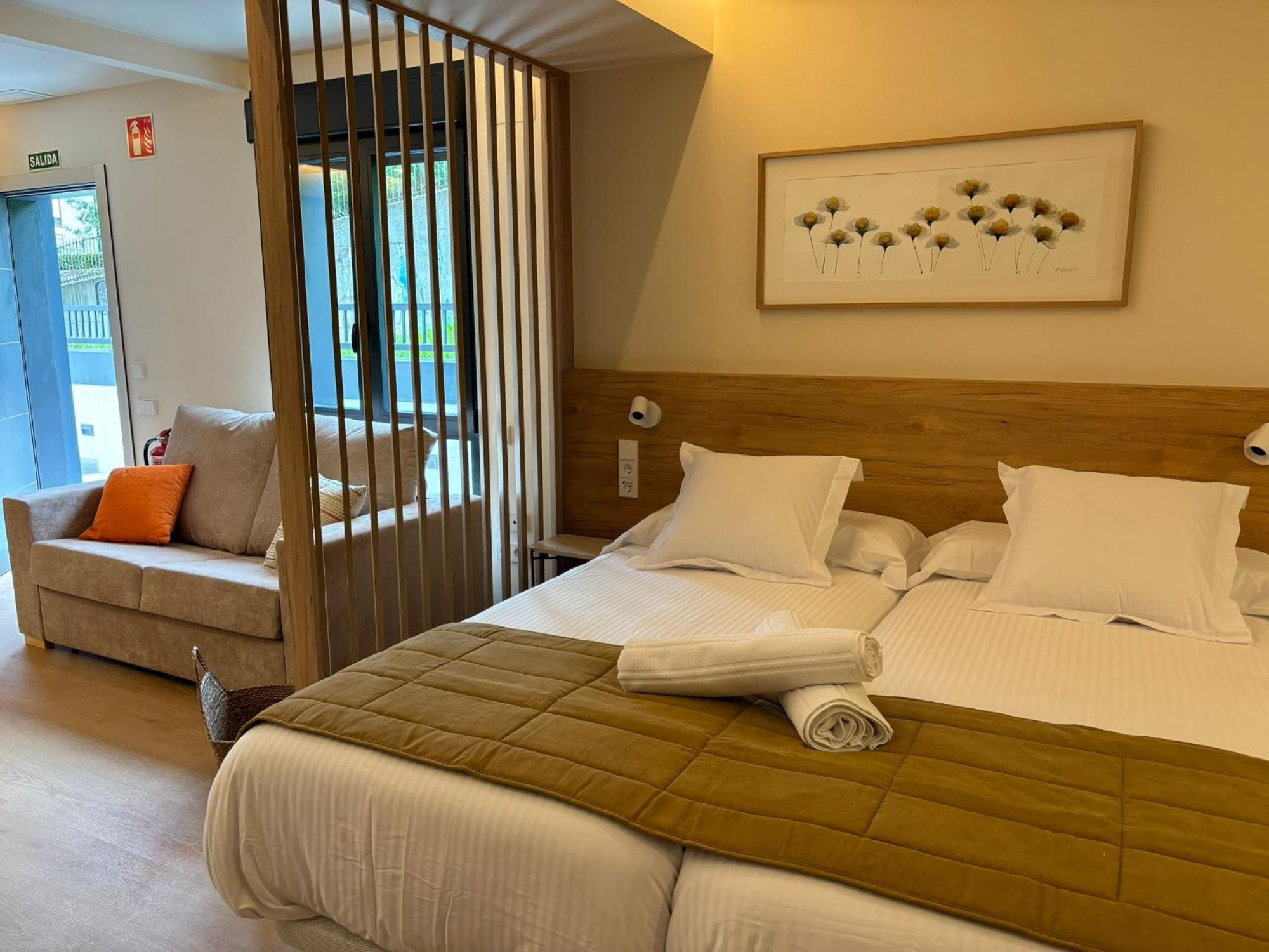 Apartamentos Joaquin Costa Santander Luaran gambar